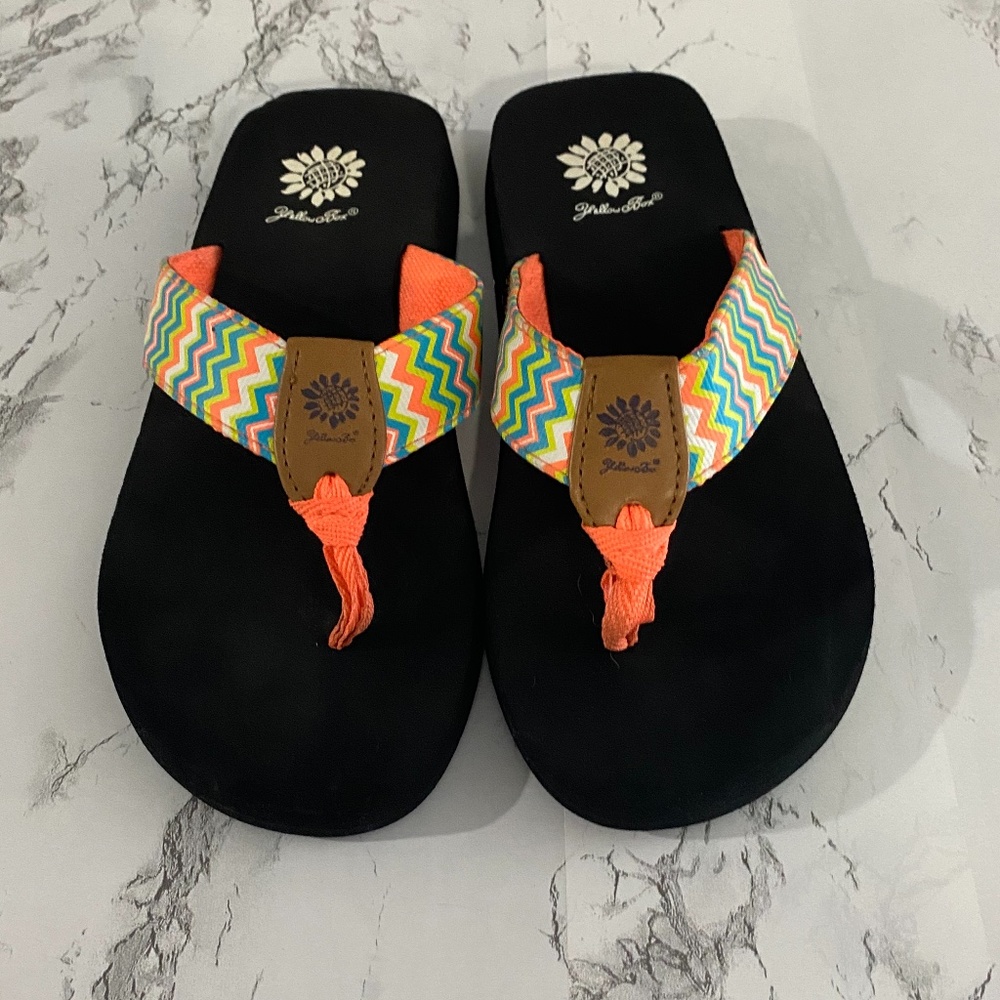 Youth size 2 yellow box flip flops